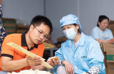 熊文文 大悟縣返鄉創業新鄉賢，以互聯網銷售助力鄉村振興，當選“中國網事·感動2023”二季度網絡感動人物